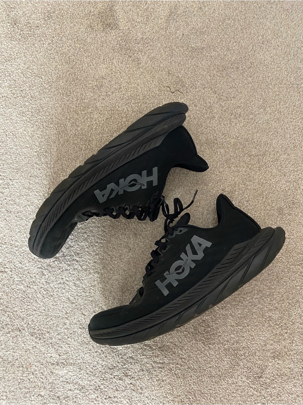 Hoka Men’s Black Athletic Running Shoes with Gray Logo size 10